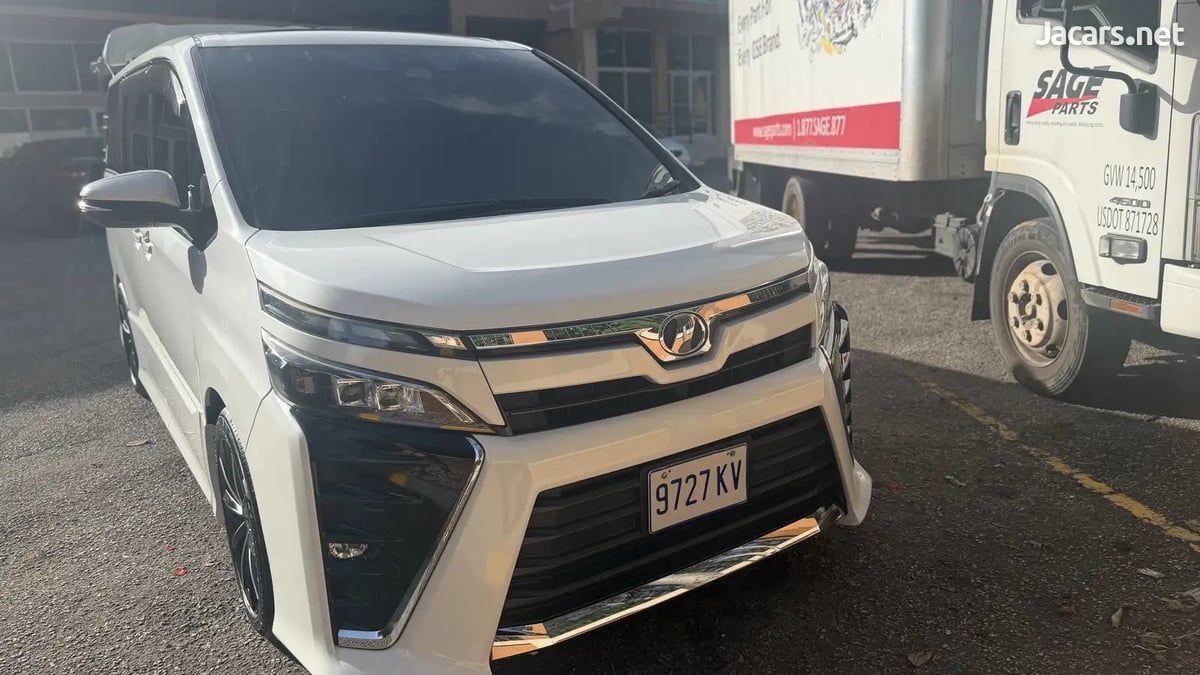 2018 TOYOTA Voxy