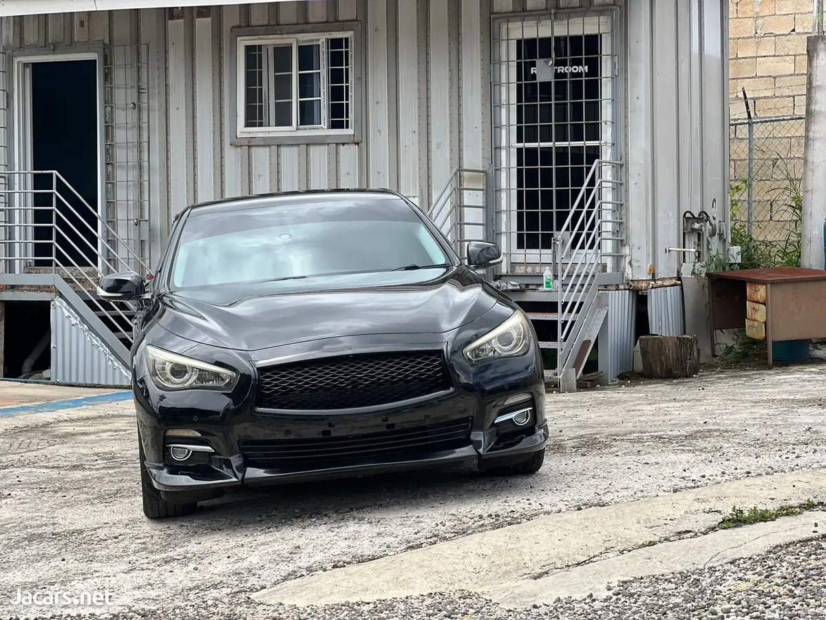 2015 INFINITI Q50