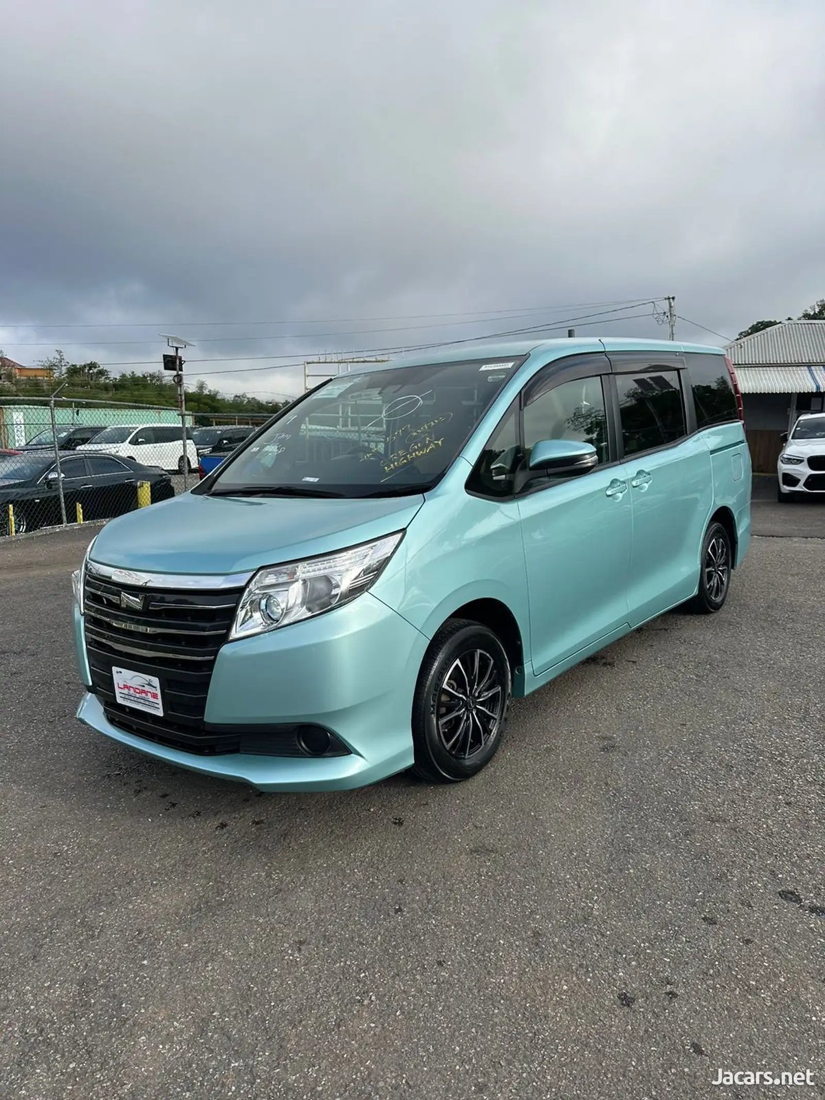 2015 TOYOTA Noah