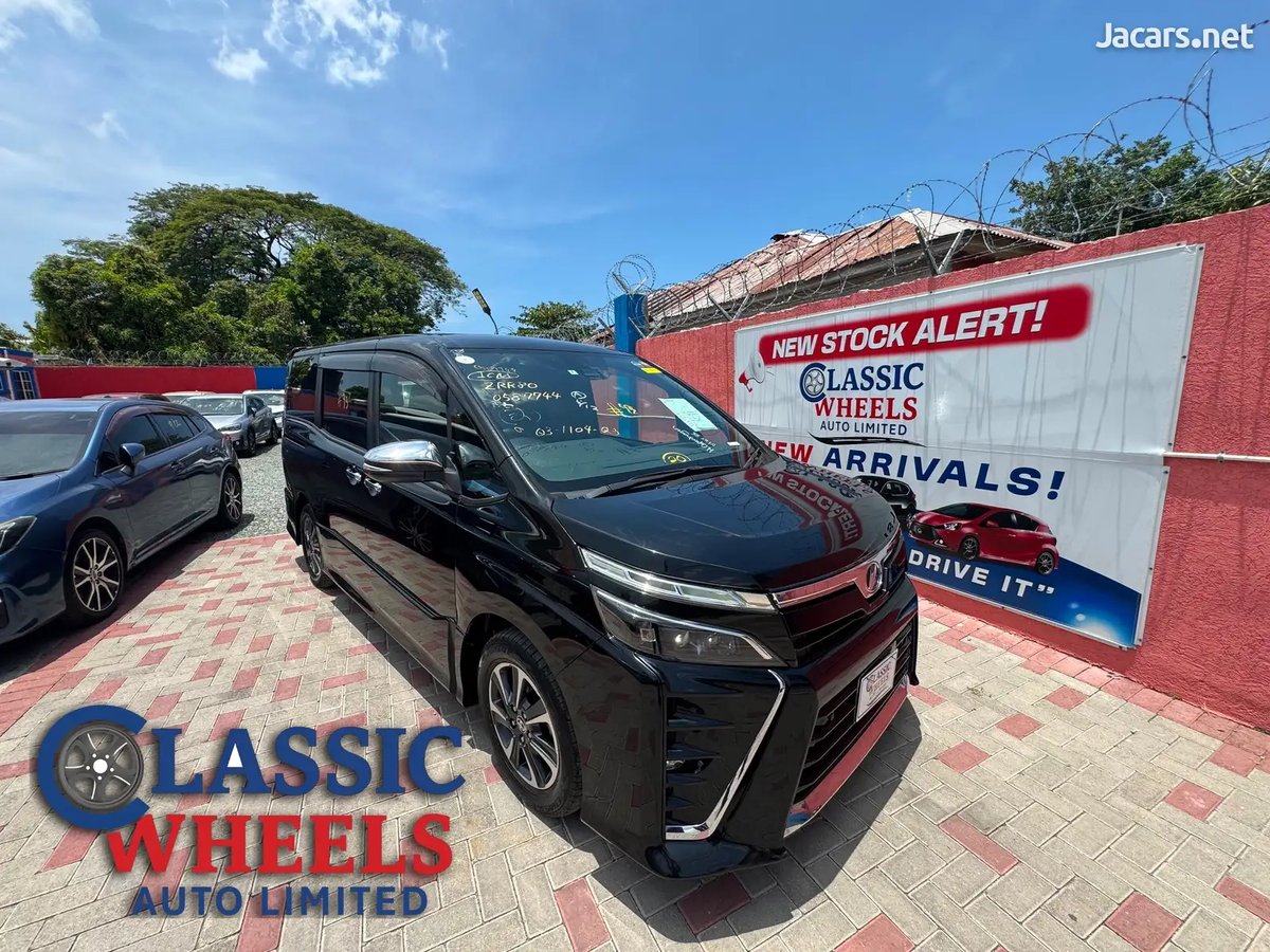 2020 TOYOTA Voxy