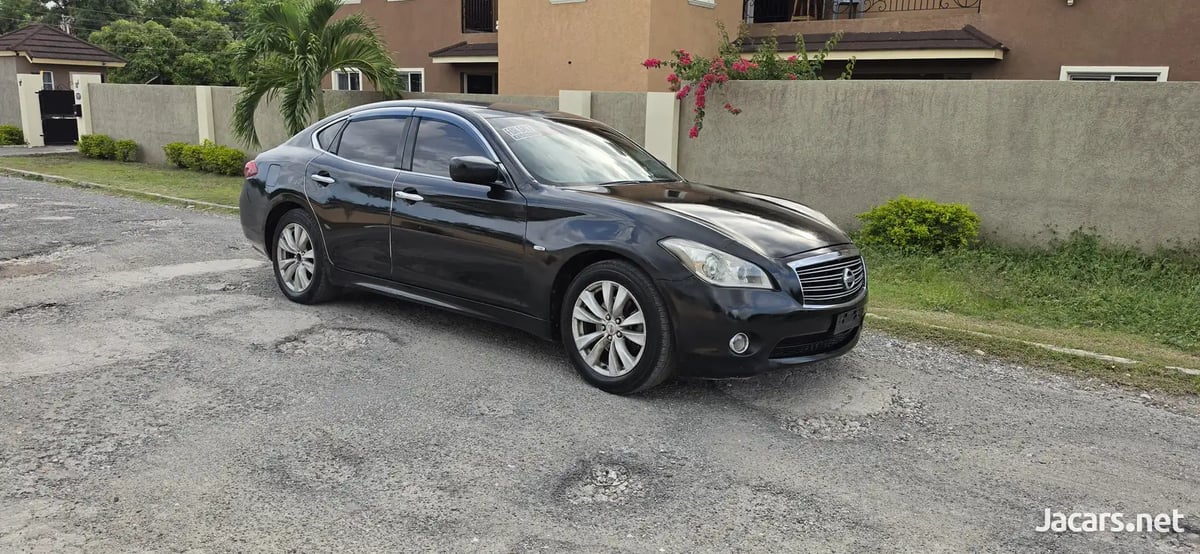 2012 NISSAN Skyline