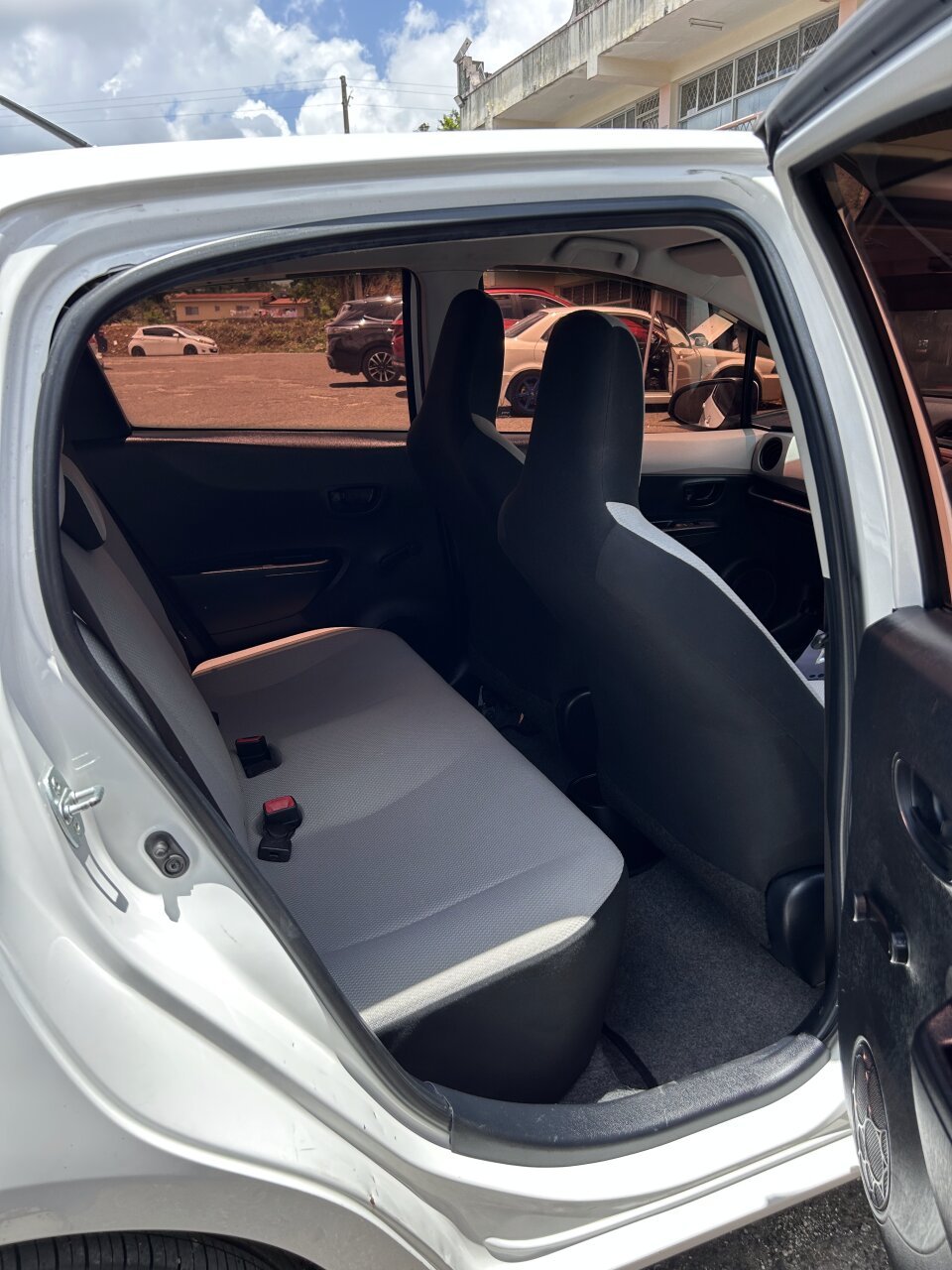 2014 TOYOTA Vitz
