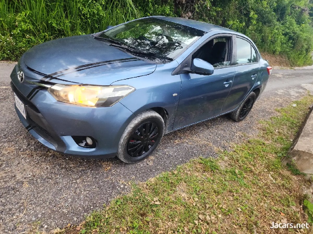 2014 TOYOTA Yaris
