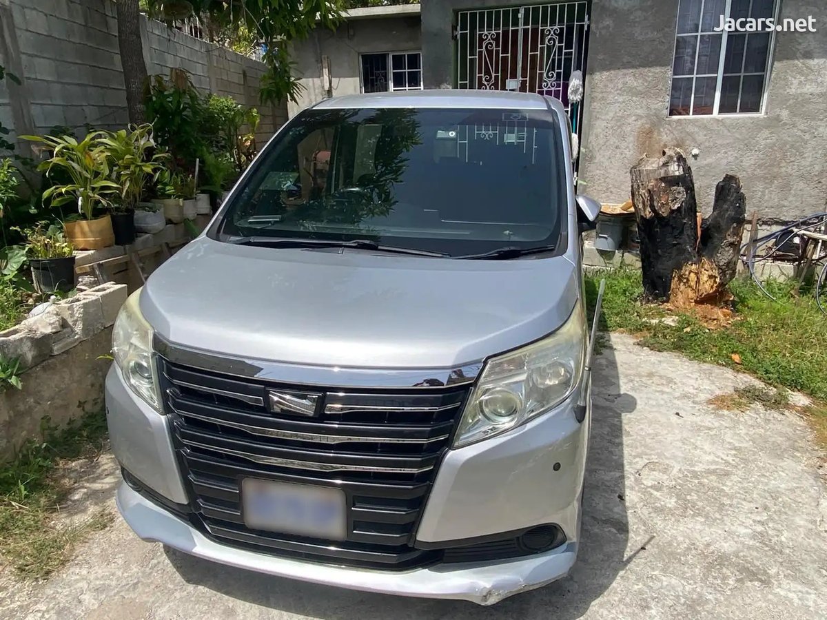 2016 TOYOTA Noah