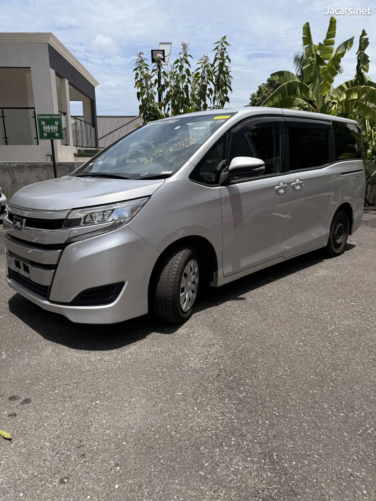 2020 TOYOTA Noah