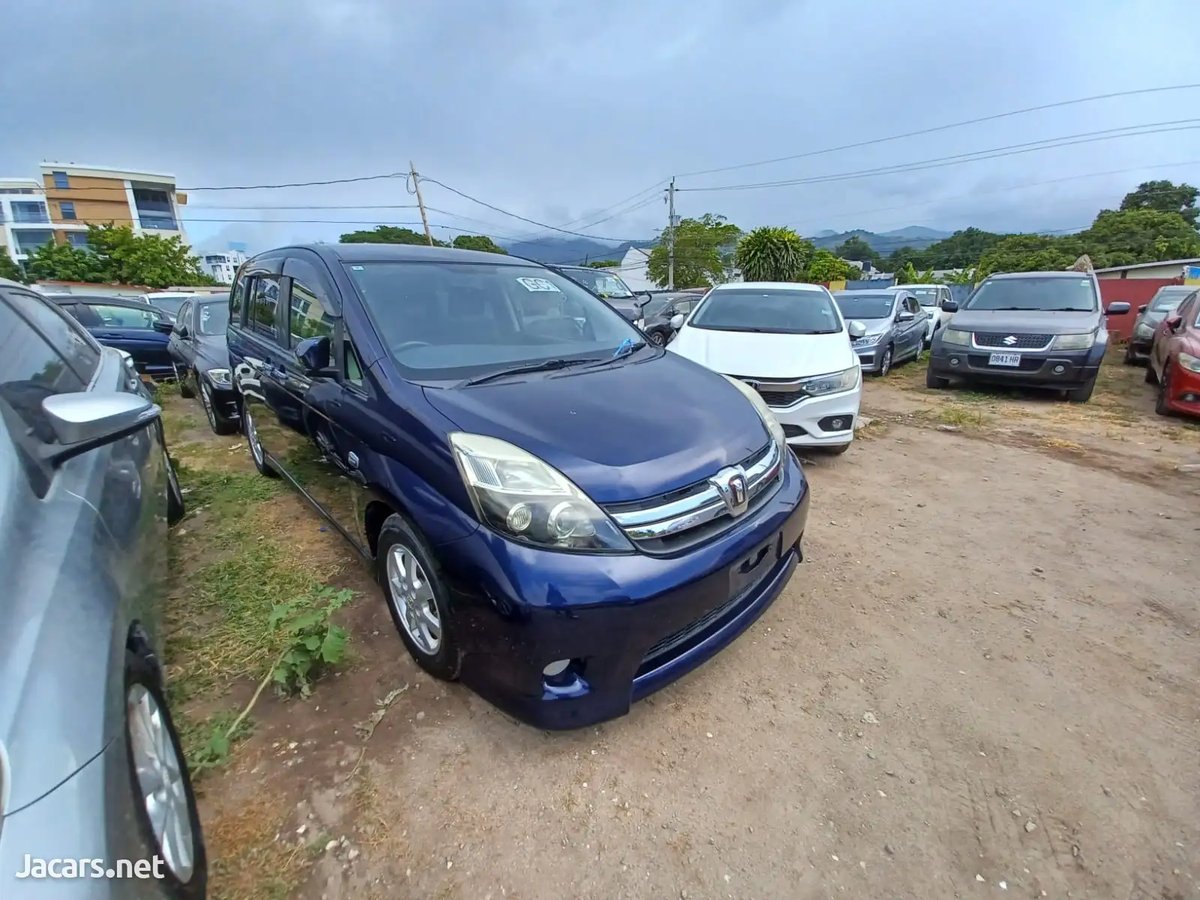2015 TOYOTA Isis