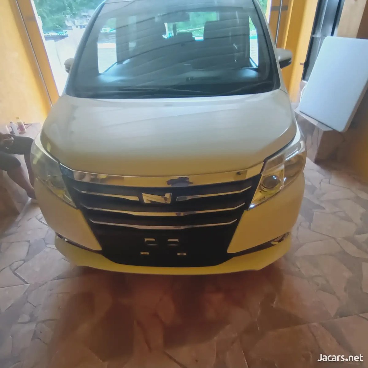 2017 TOYOTA Noah