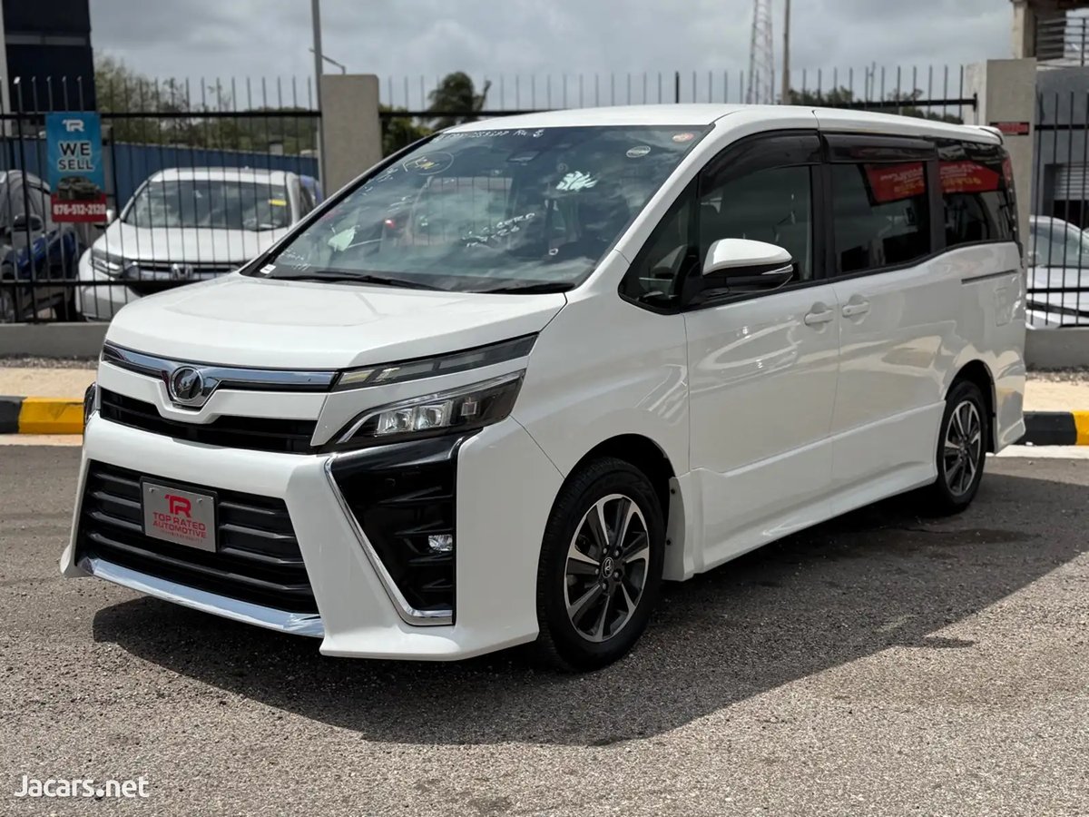 2017 TOYOTA Voxy