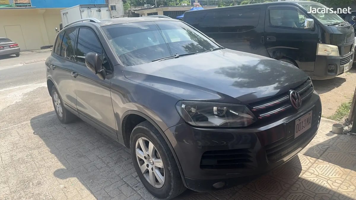 2012 VOLKSWAGEN Touareg