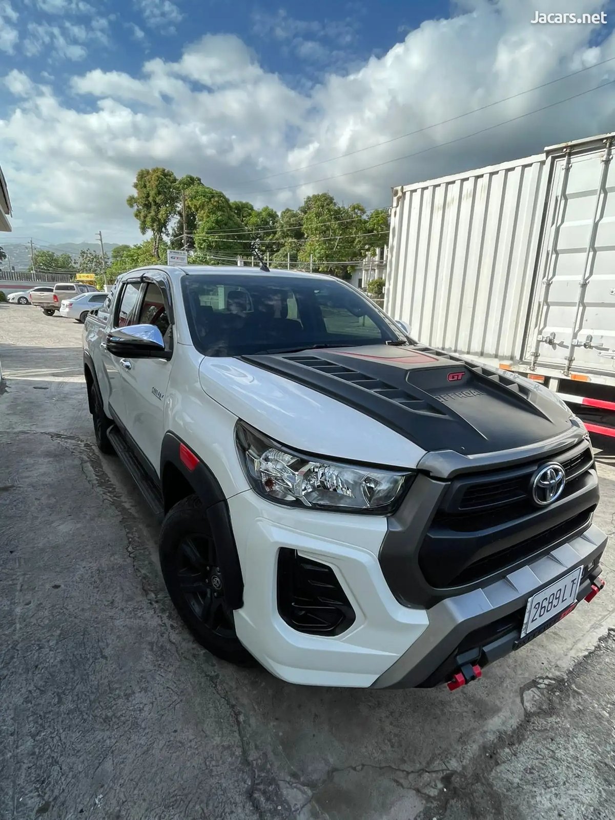 TOYOTA Hilux