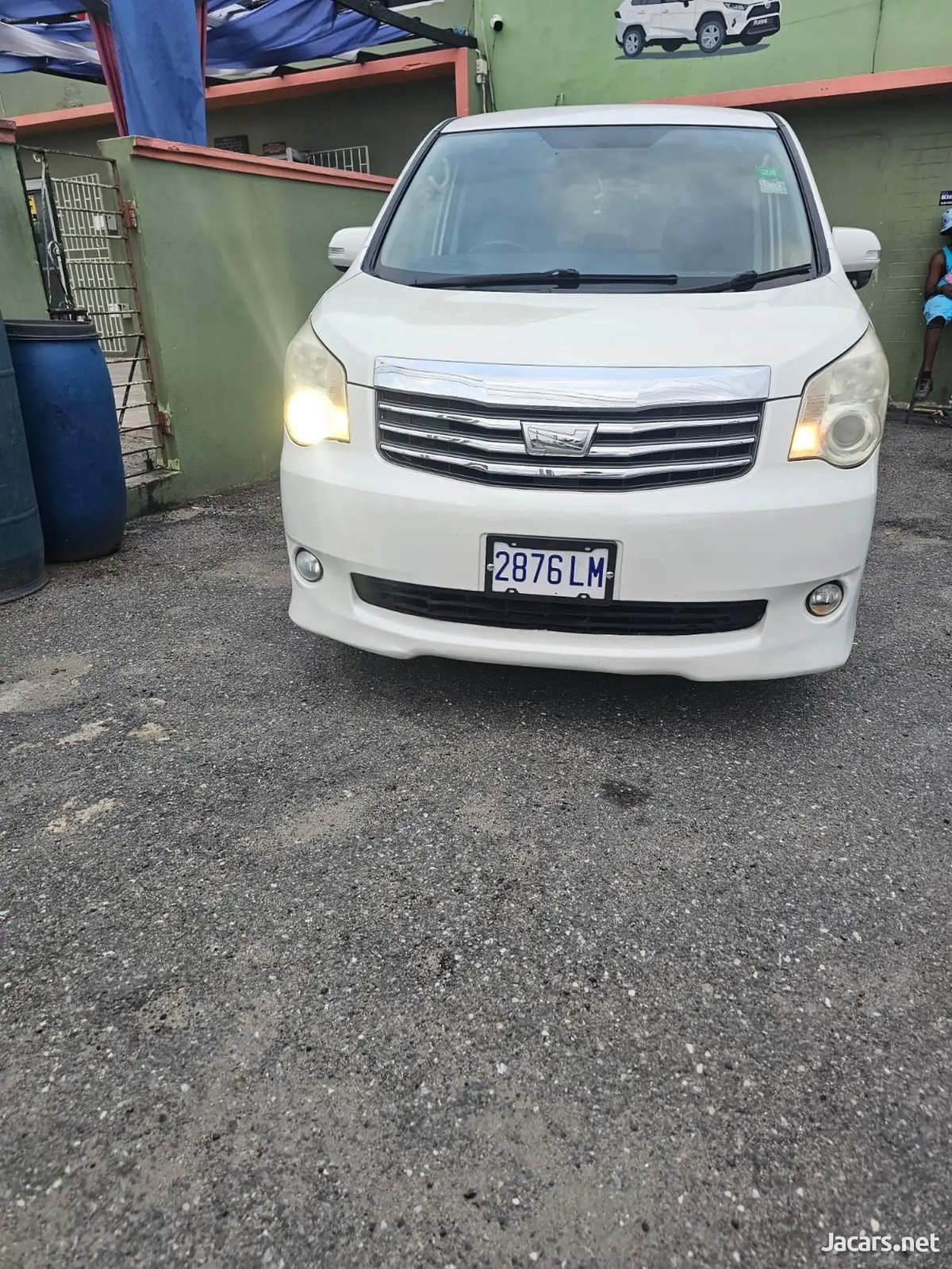 2011 TOYOTA Noah