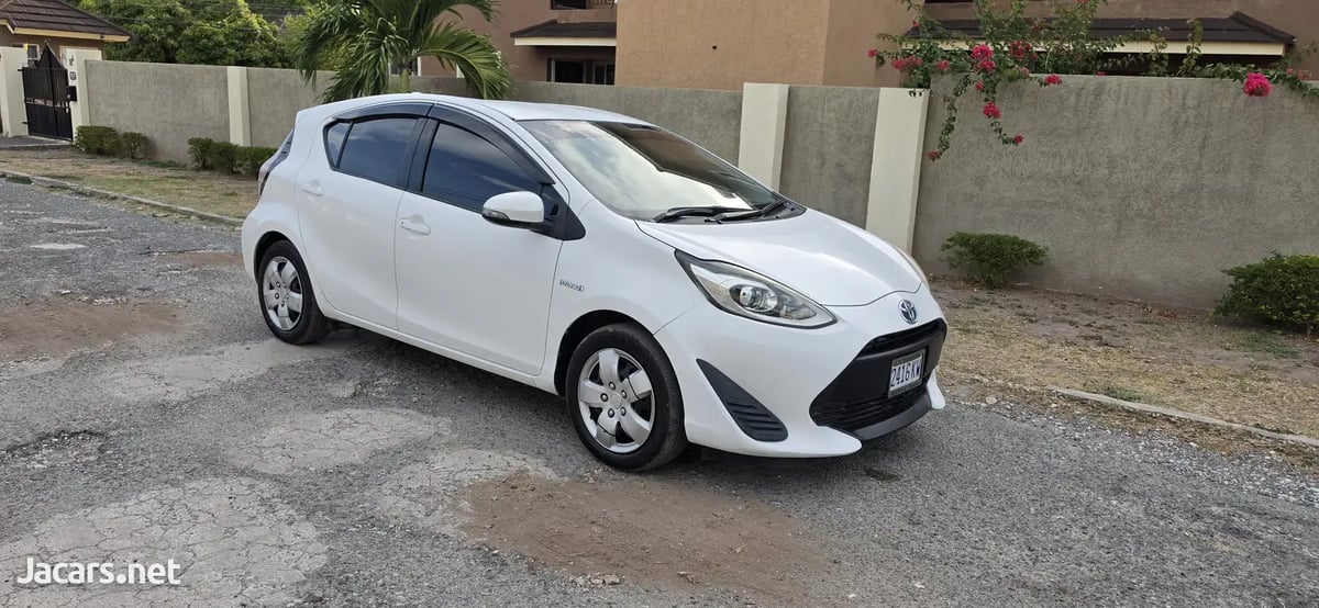 2018 TOYOTA Aqua