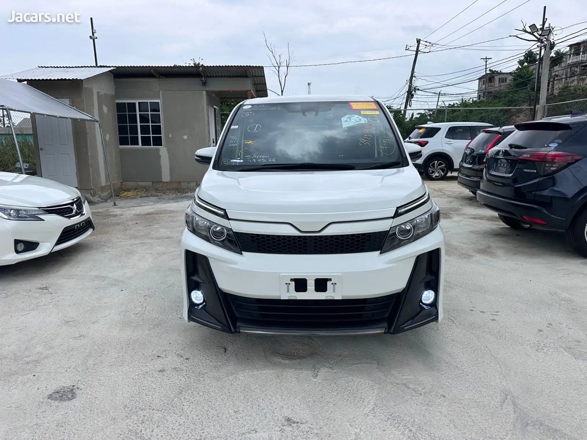 2016 TOYOTA Voxy