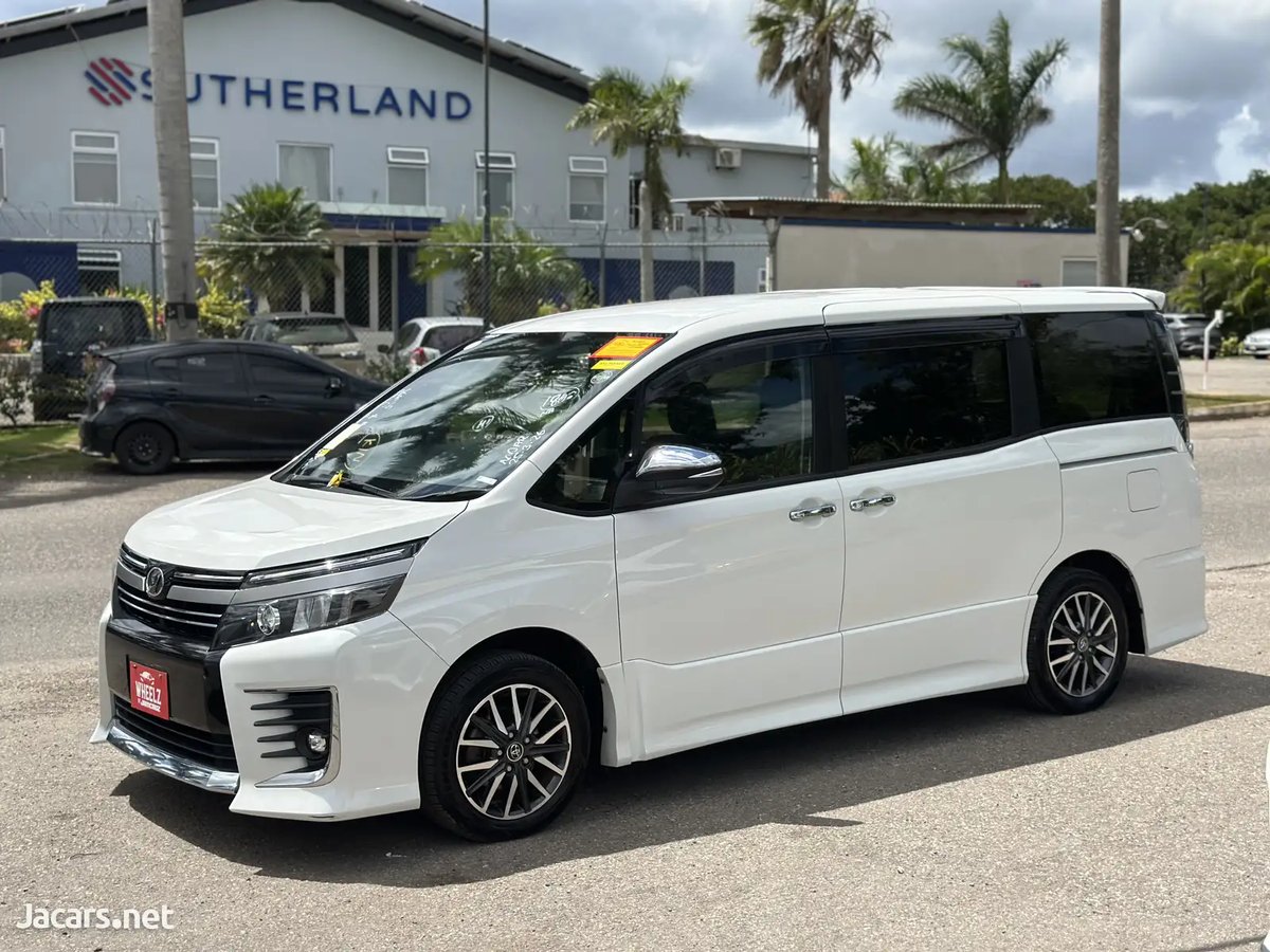 2017 TOYOTA Voxy