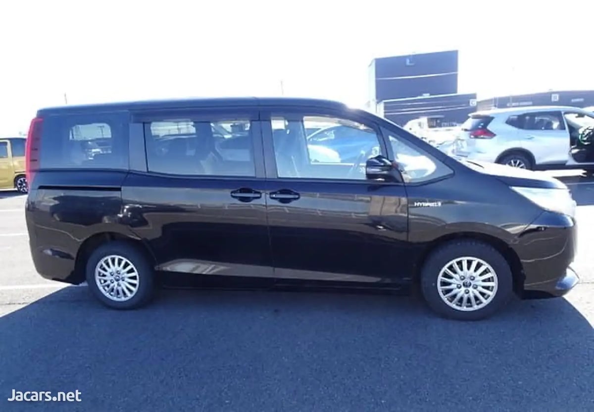 2016 TOYOTA Noah