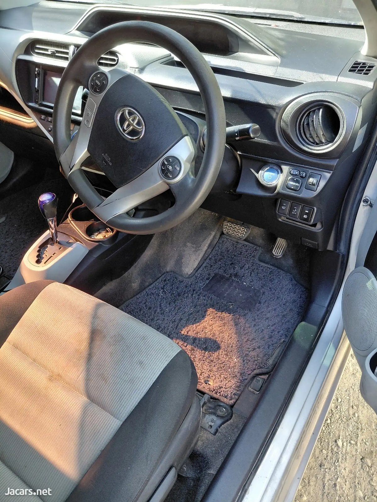 2012 TOYOTA Aqua