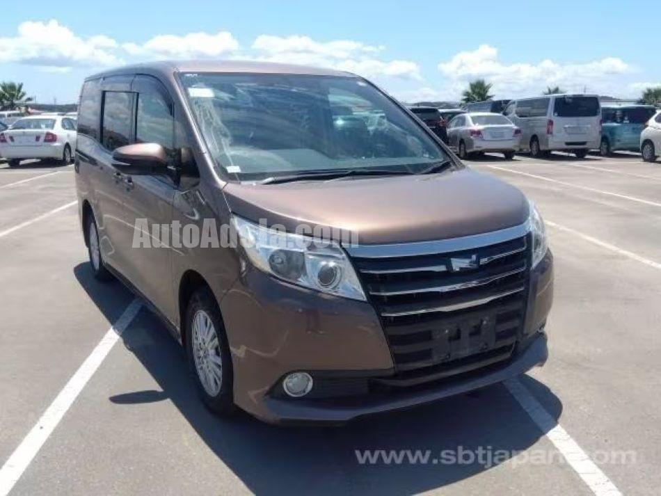 2013 TOYOTA NOAH