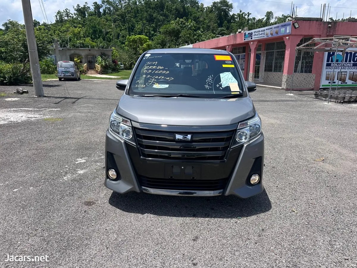 2017 TOYOTA Noah