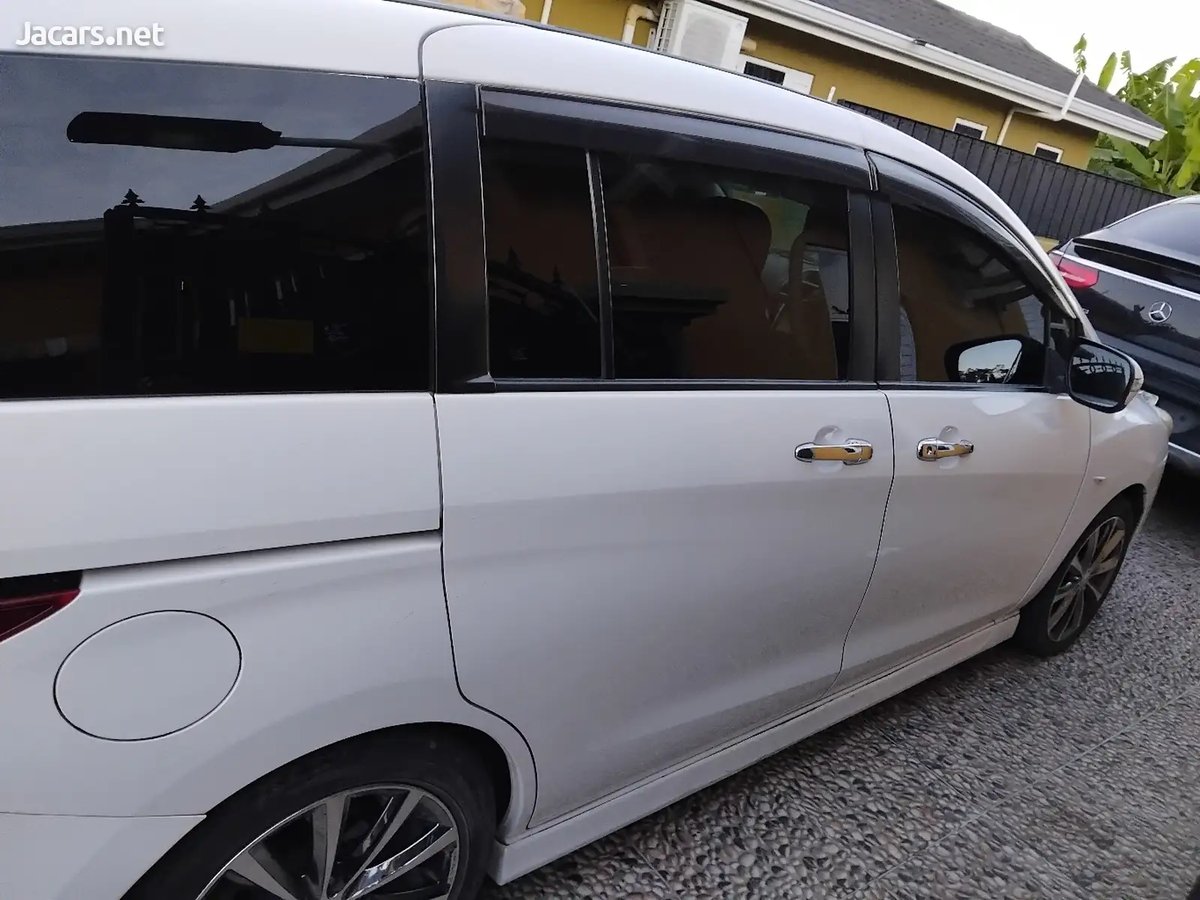2013 NISSAN LaFesta