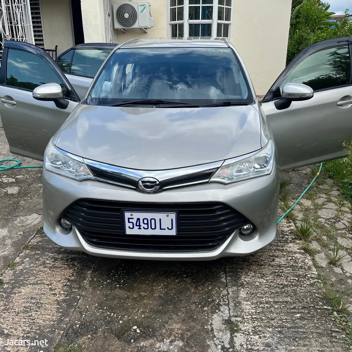 2016 TOYOTA Axio