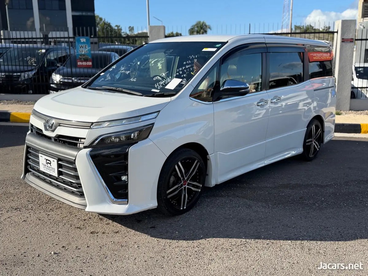 2019 TOYOTA Voxy