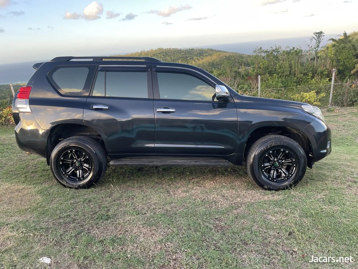 2011 TOYOTA Prado
