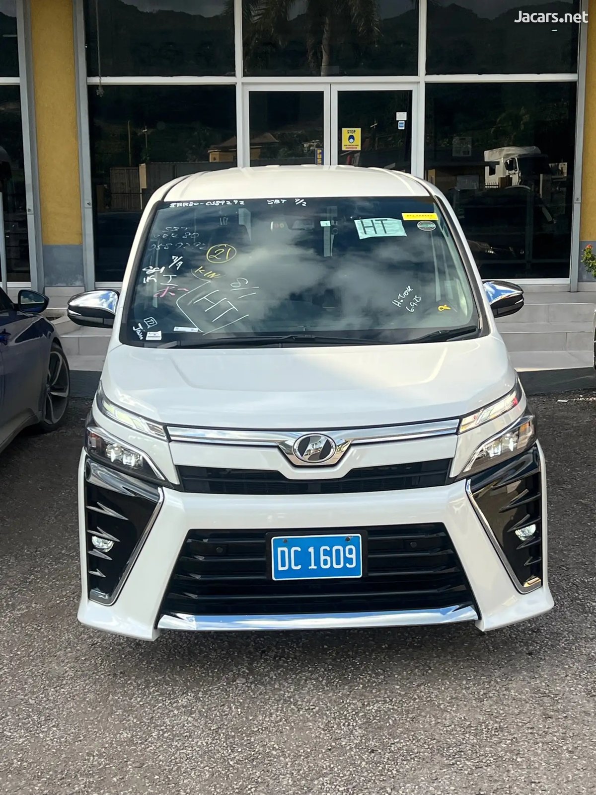 2020 TOYOTA Voxy