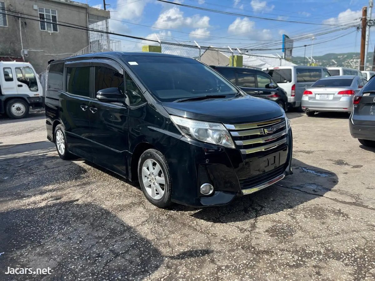 2018 TOYOTA Noah