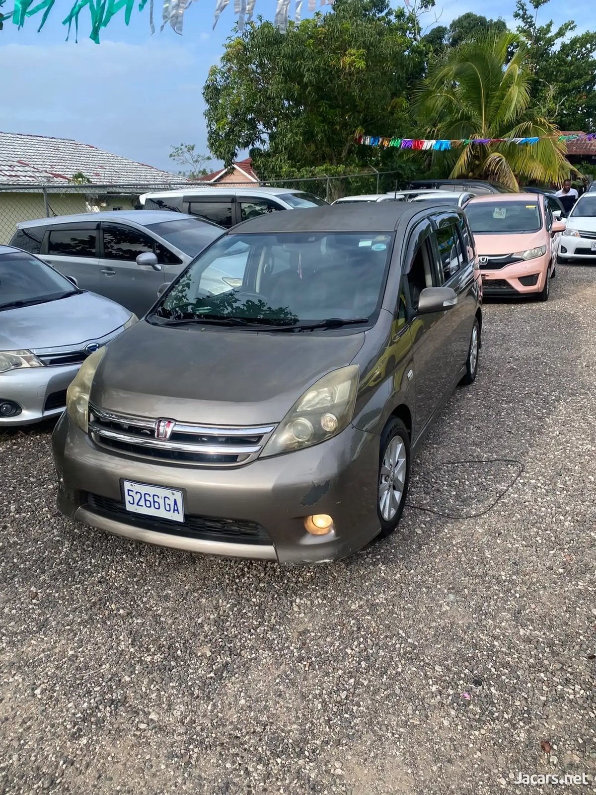 2010 TOYOTA Isis