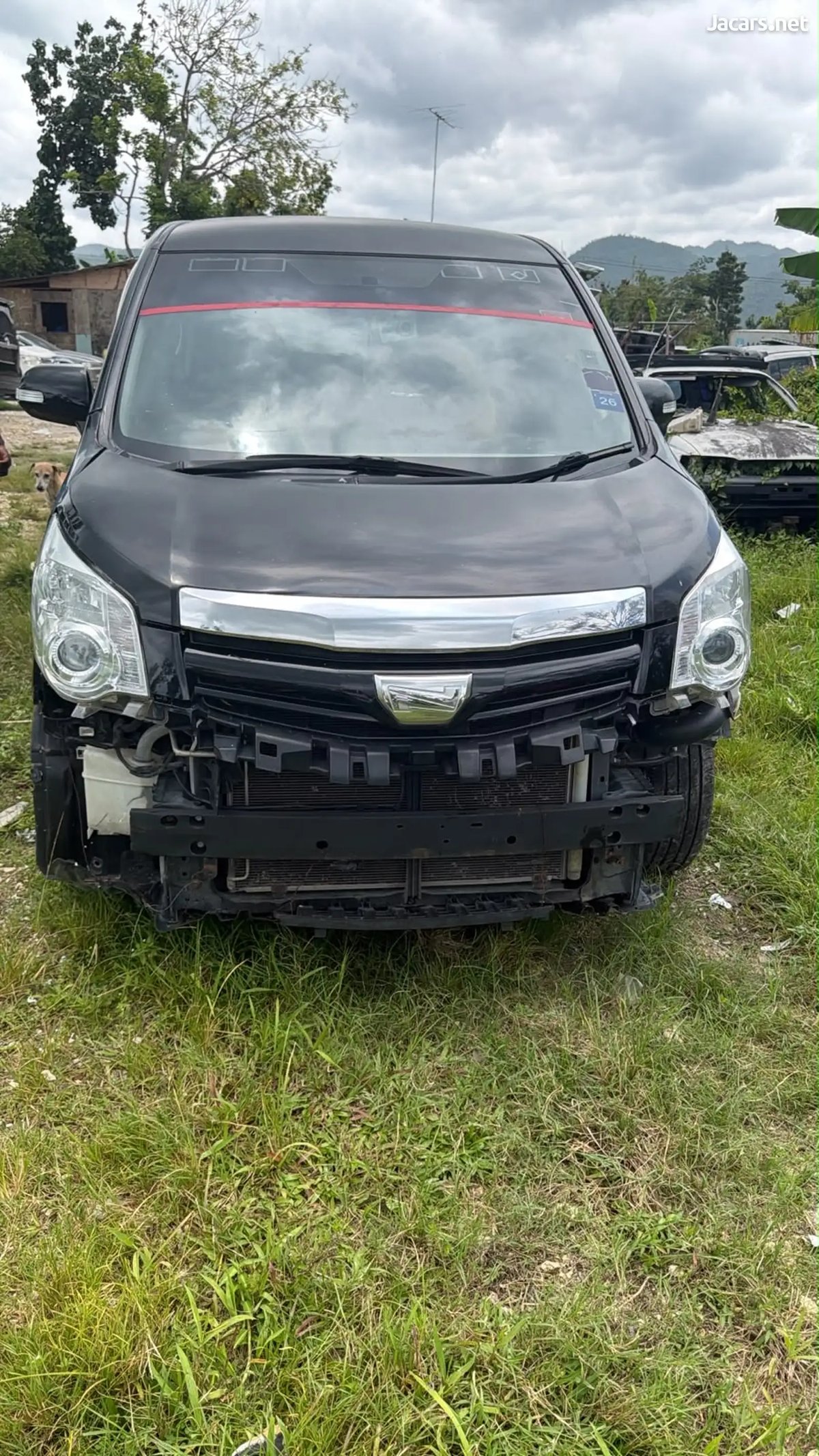 2013 TOYOTA Noah