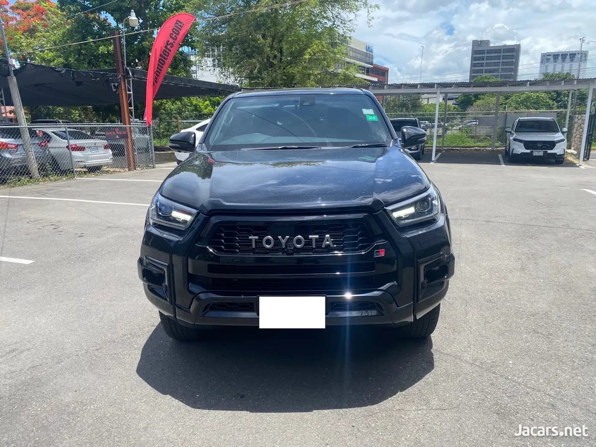 2023 TOYOTA Hilux