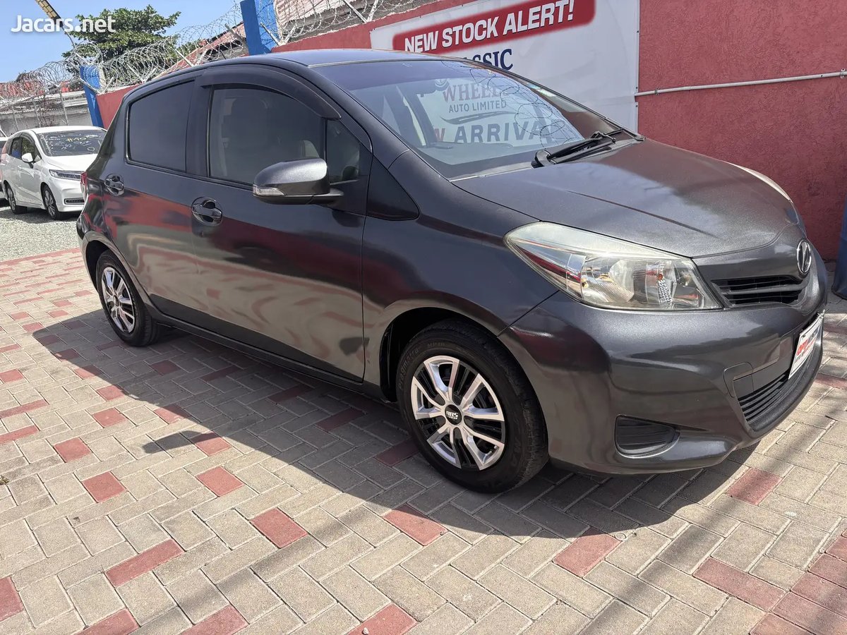 2014 TOYOTA Vitz