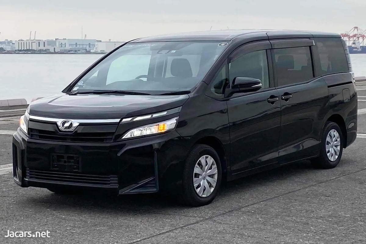 2018 TOYOTA Voxy