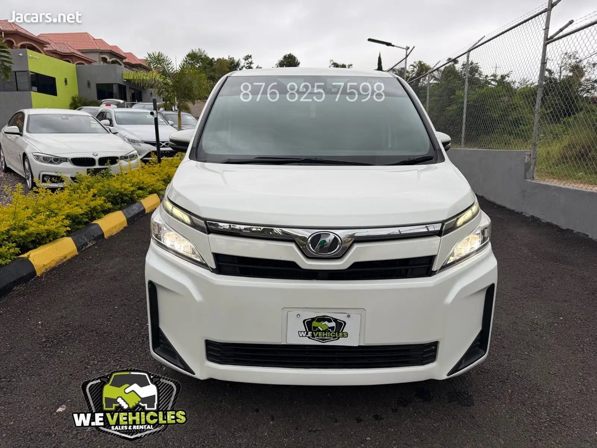 2019 TOYOTA Voxy