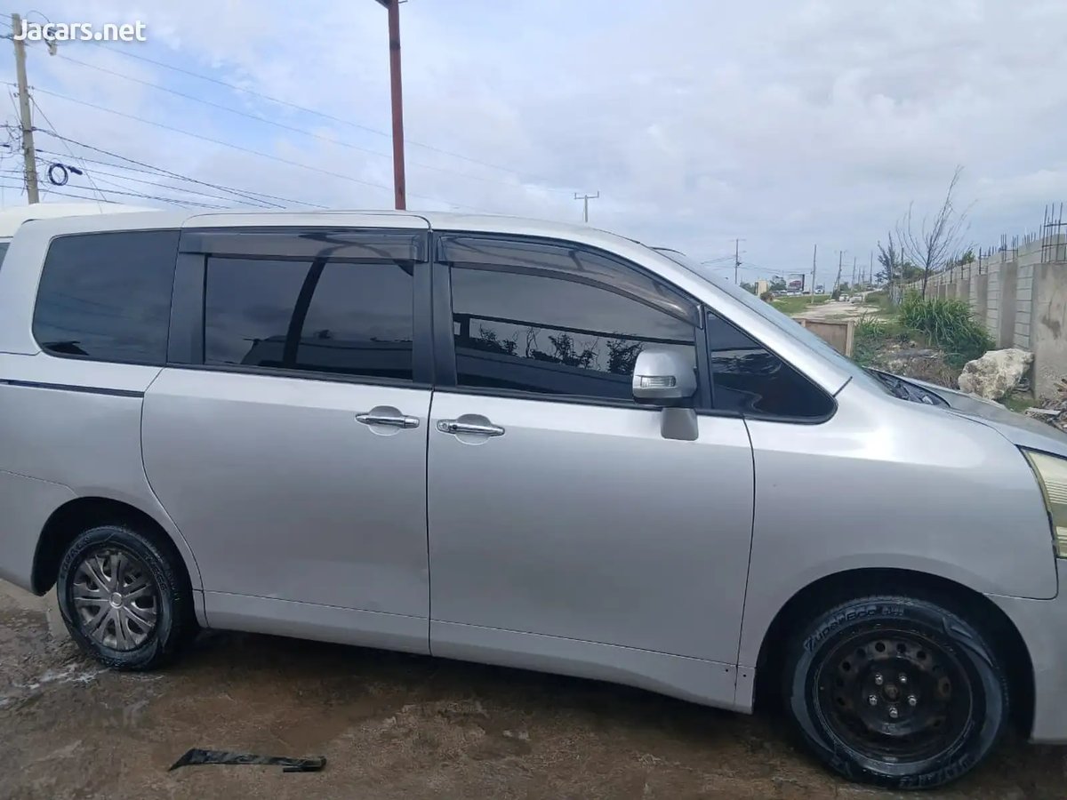2009 TOYOTA Noah