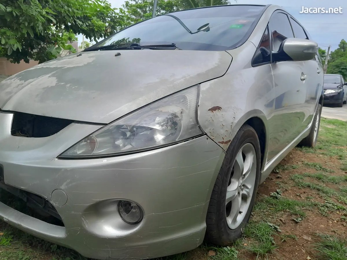 2004 MITSUBISHI Grandis