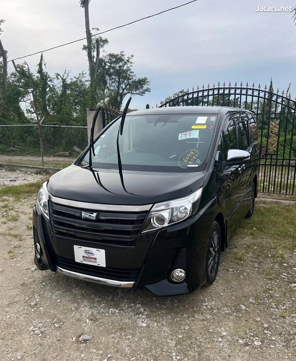 2017 TOYOTA Noah