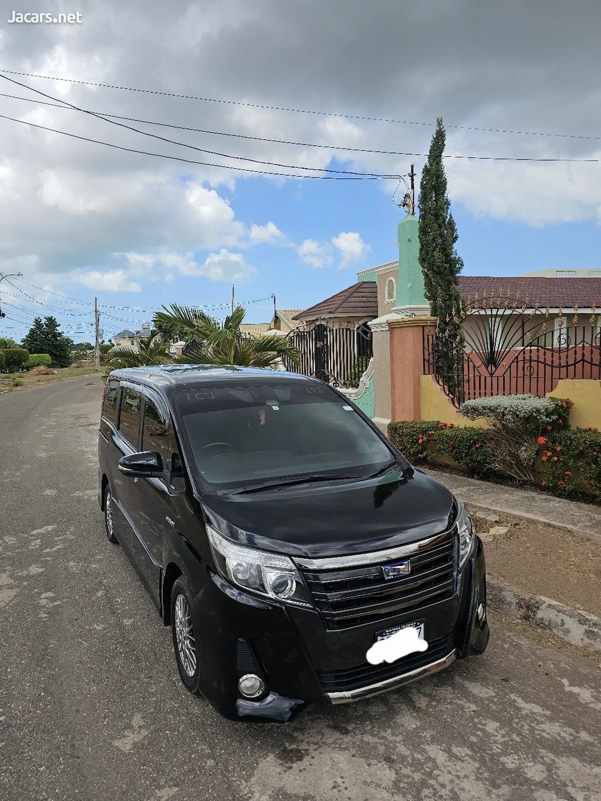 2017 TOYOTA noah
