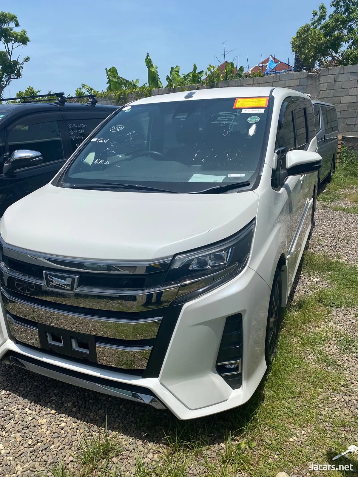 2017 TOYOTA Noah