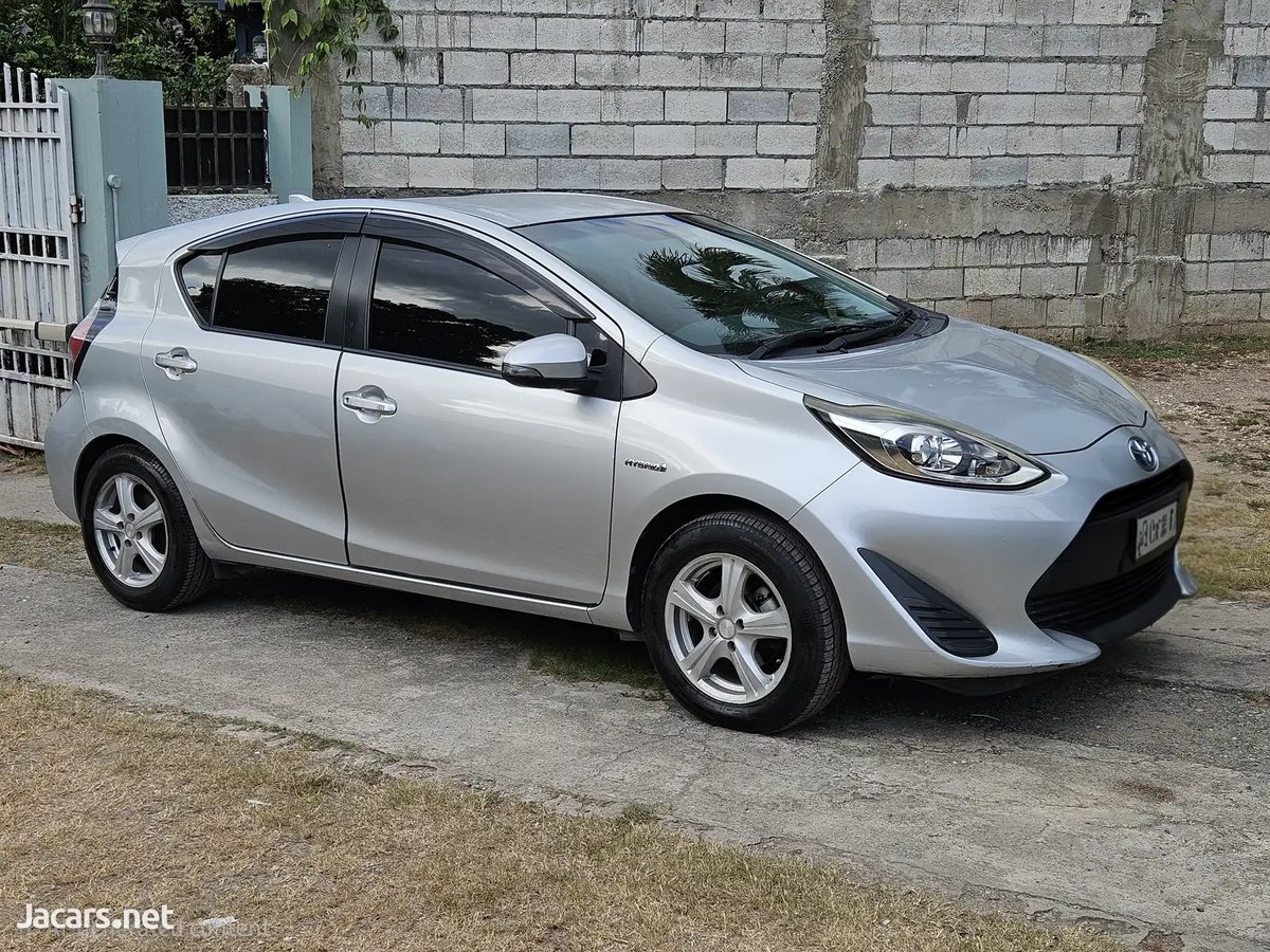 2017 TOYOTA Aqua