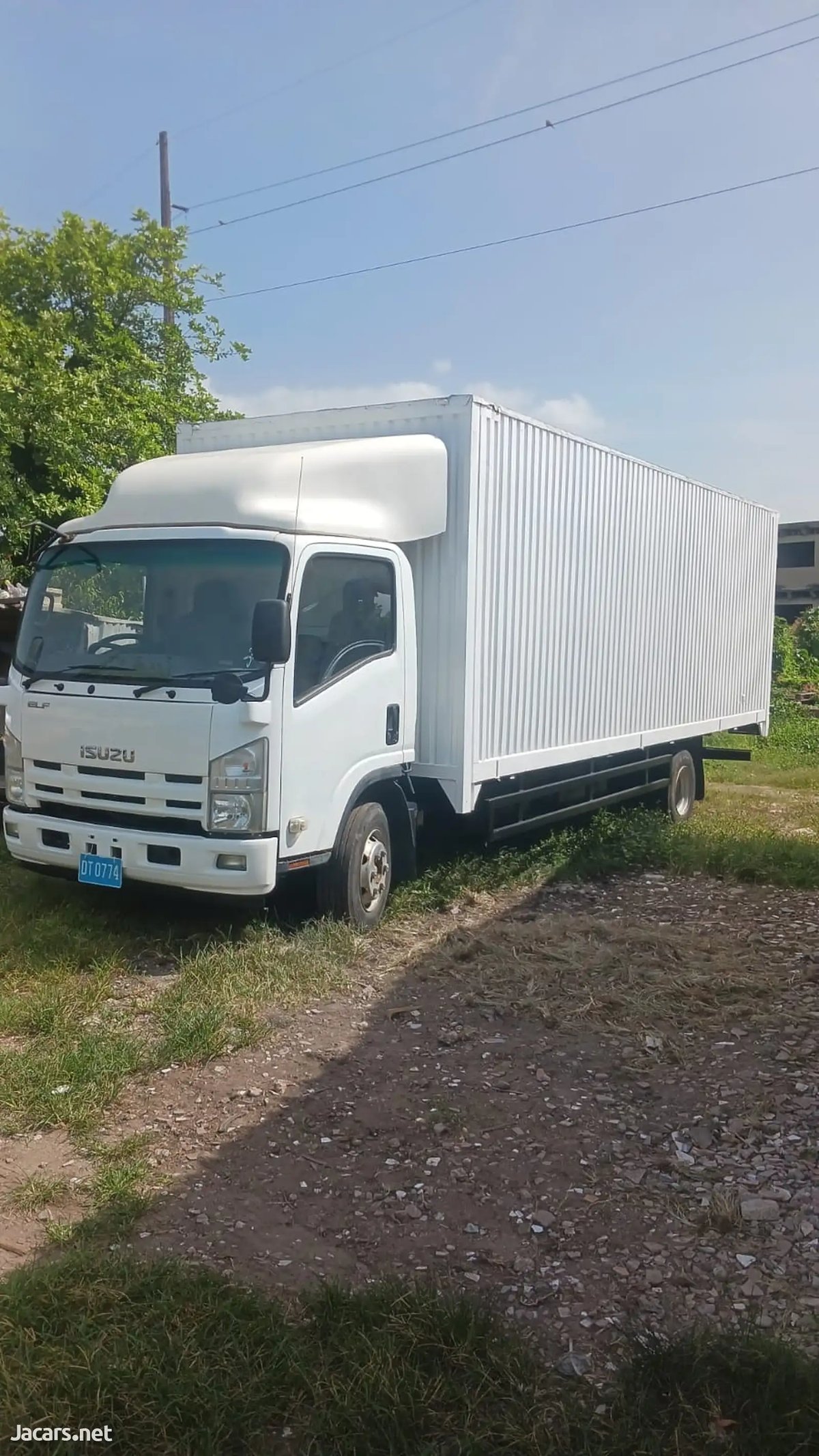 2017 ISUZU Box