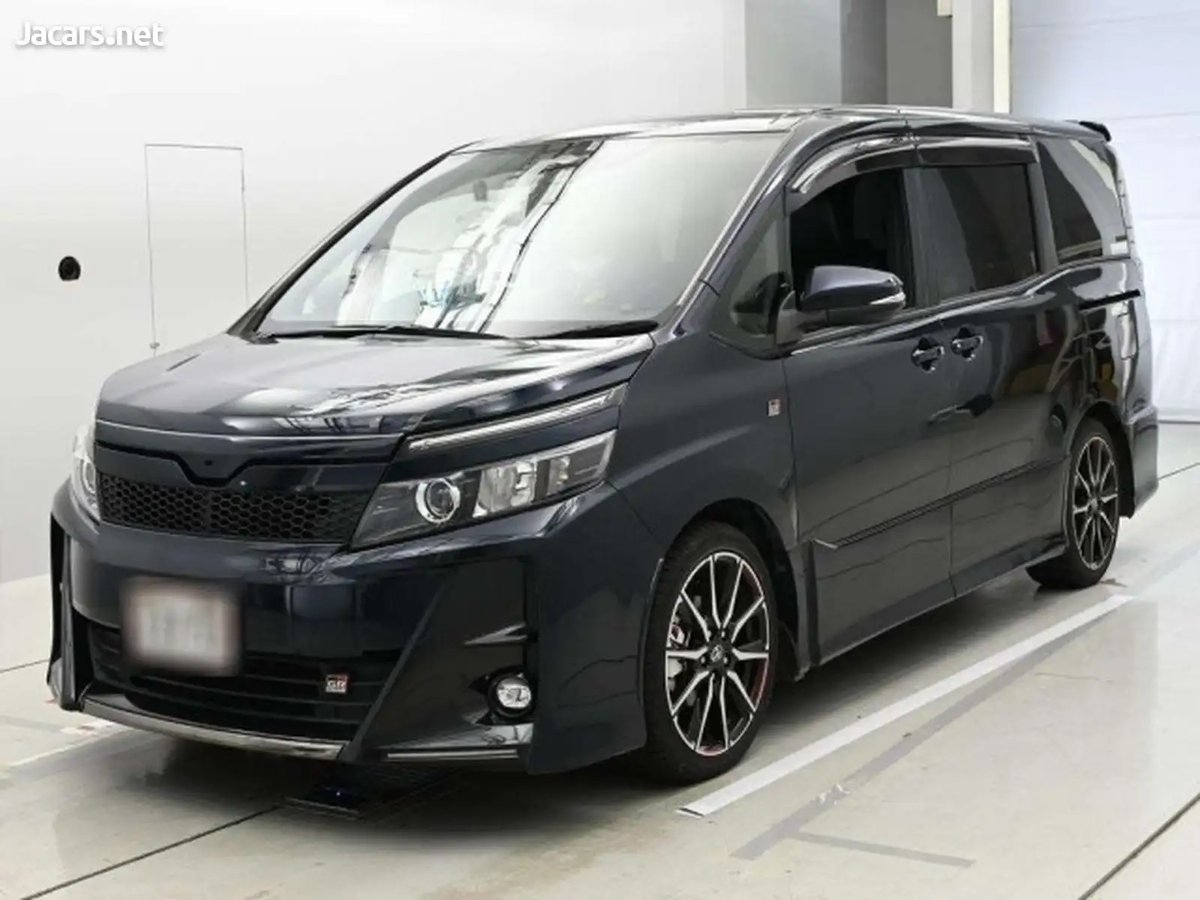 2019 TOYOTA Voxy