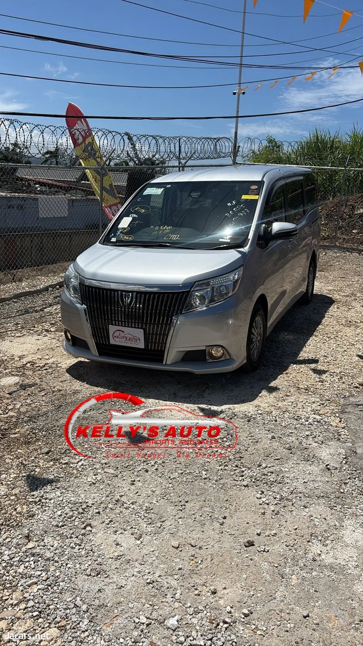 2017 TOYOTA Esquire