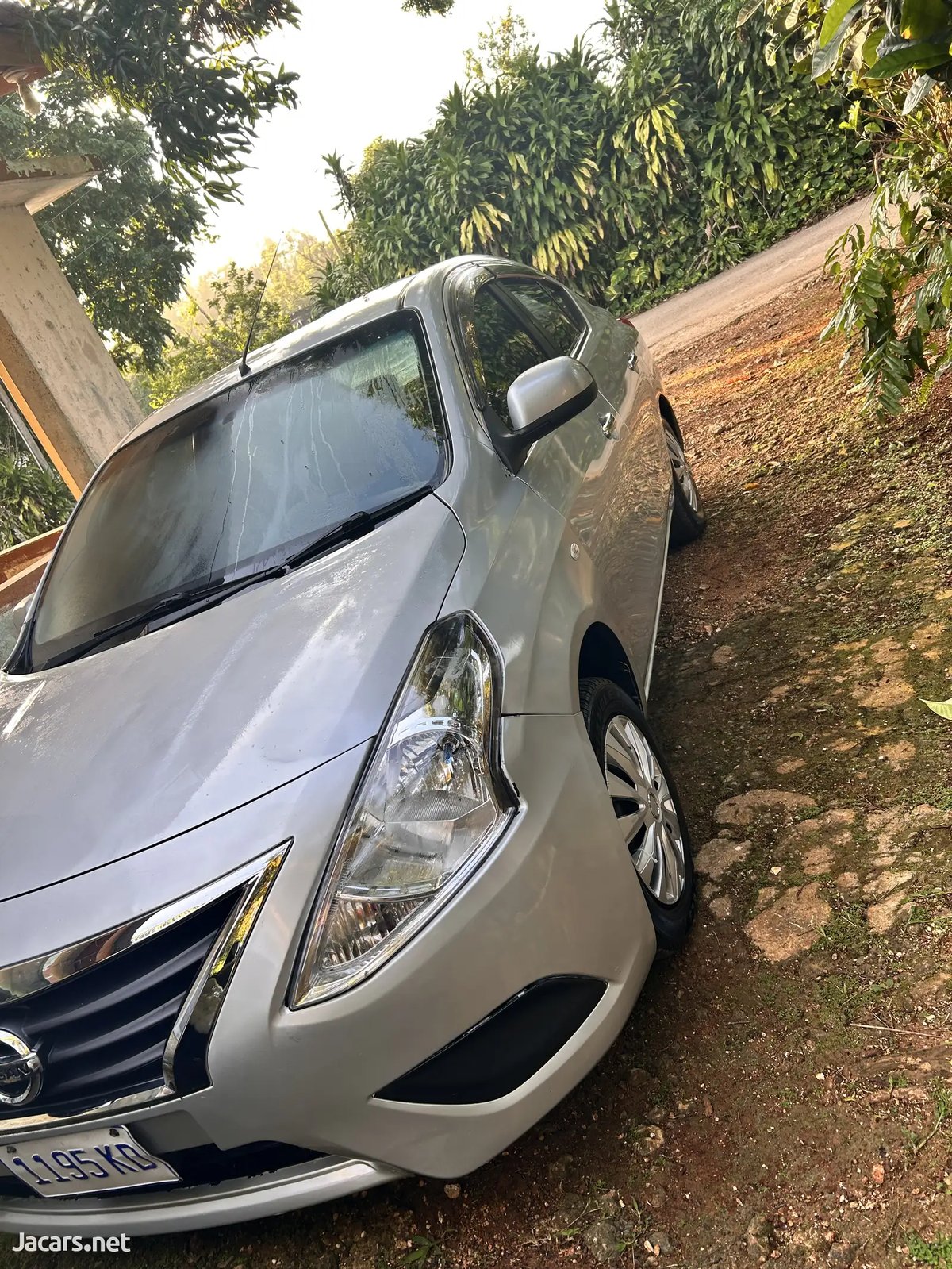 2015 NISSAN Latio