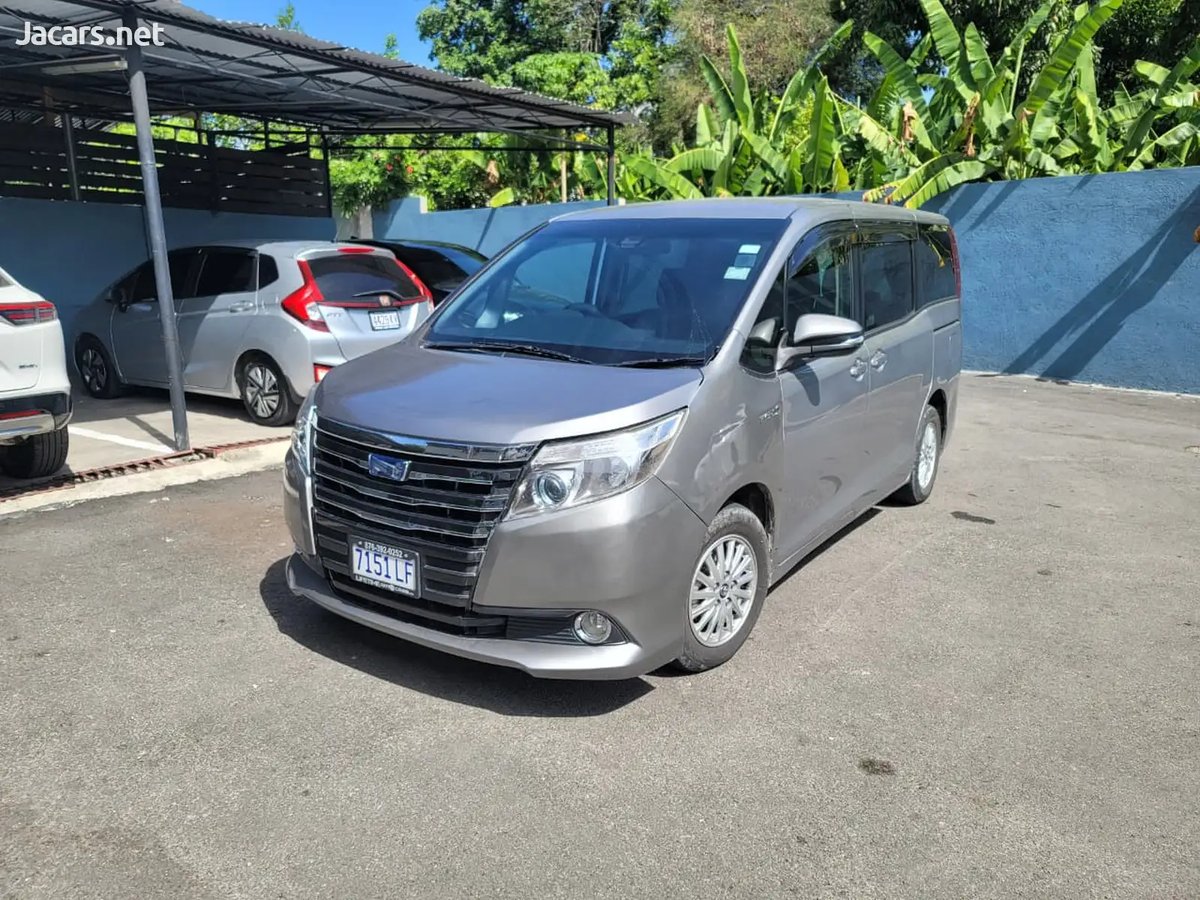 2016 TOYOTA Noah