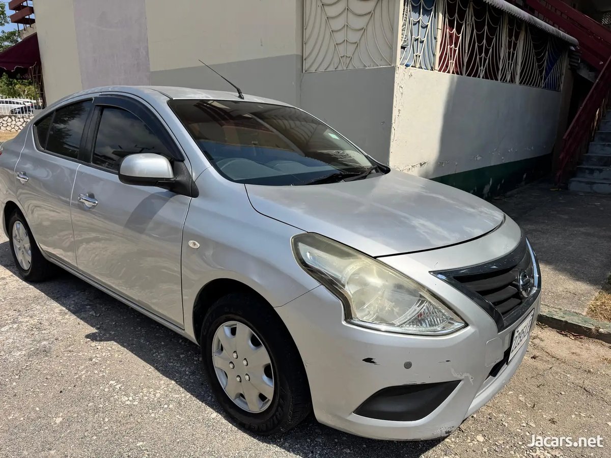 2015 NISSAN Latio