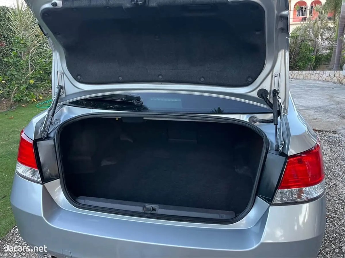 2012 SUBARU Legacy