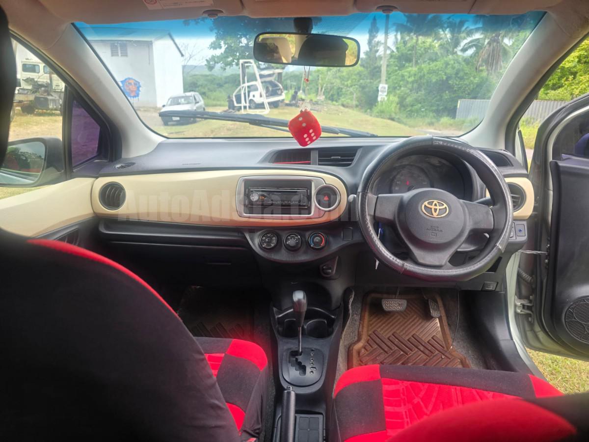 2011 TOYOTA VITZ