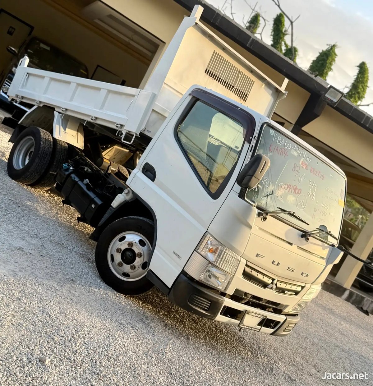 2015 MITSUBISHI Canter