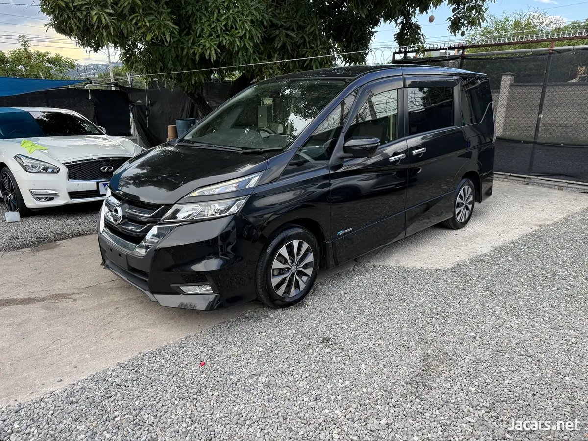 2017 NISSAN Serena